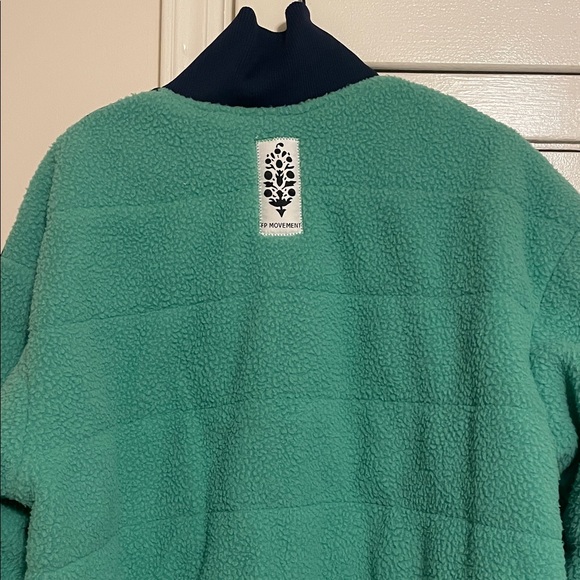 Free People Movement Fleecy Scrunchy Pippa Jacket NWT- Large - Picture 6 of 10